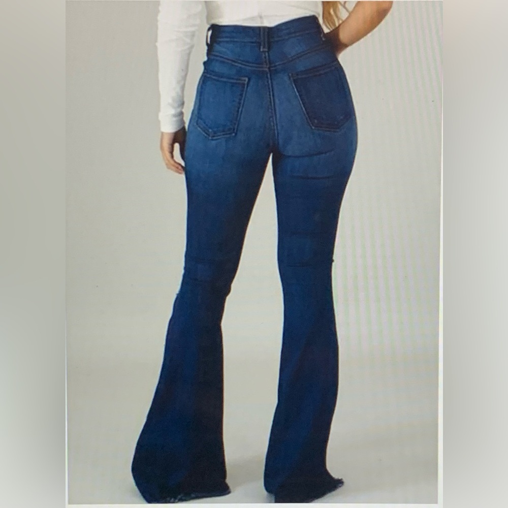Super Cute Ripped Jeans!! 🤩 - Picture 2 of 4